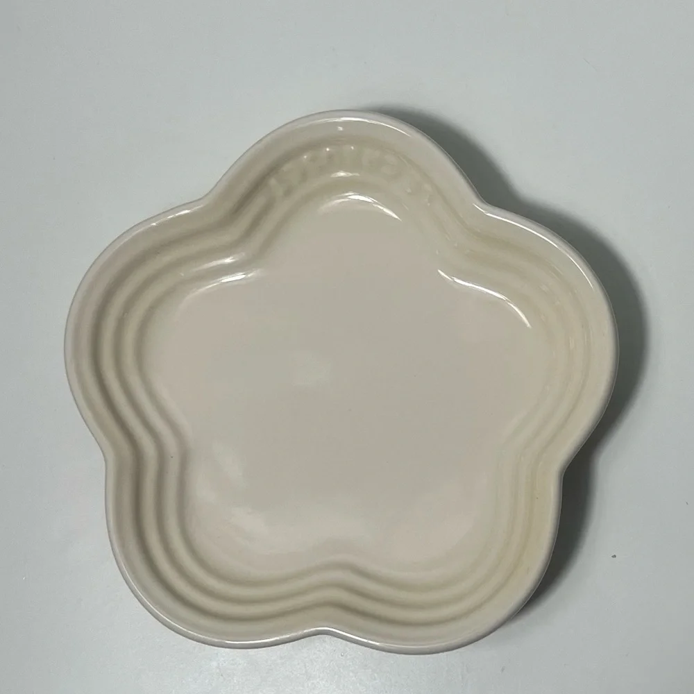 Le Creuset Stoneware Flower Petal Scalloped Trinket Dish Plate Tray